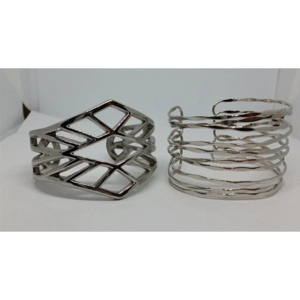 𝅺Bundle lot 2 silver tone trendy style cuff bracelets 7-7.25
